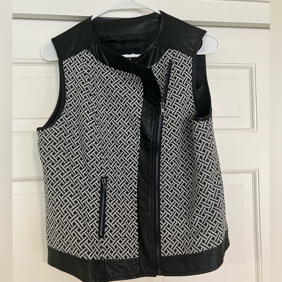 Vest - Picture 2 of 4